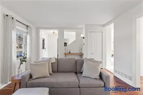 Elegant 4BR Tudor Retreat Spacious, Peaceful! - Image 2