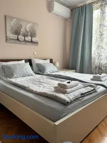 Cozy Park View Apartment next to Zaimov Park - Image 2