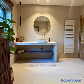 La Petite Suite - Unique Guesthouse - Image 1