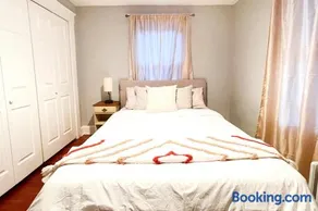 Modern Home off I-95 Perfect for Families & Business Stay with Ample Parking - Image 4