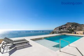 Villa Mina - First Line Villa - Image 2