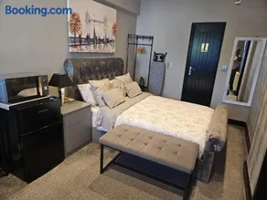 Luxury Room In Dudley - Image 1