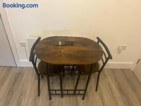 Cosy studio flat in Teddington - Image 2