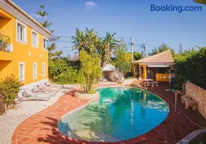 Apartment with beach access and pool sleeps 3 - Image 1