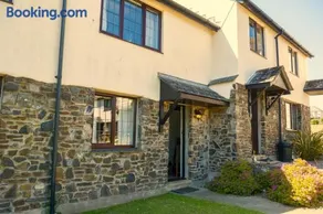 The Hide - 2 bed cottage, pool, close to beaches - Image 4