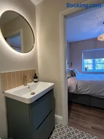 Boutique garden apartment near Bruton and The Newt - Image 4