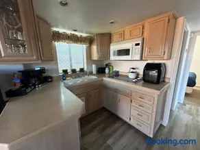 Ocean Cabin 28 w Private Jacuzzi Pet Friendly - Image 3