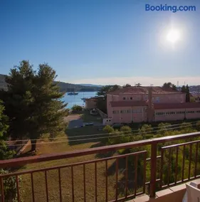 Apartment Panorama with private parking - Image 4