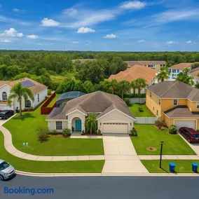 Bright & Spacious Disney Home - Private Pool, Heated Spa & Game Room - Sleeps 14 - Image 2