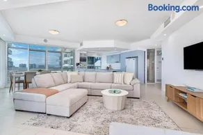 Kirra Oceanfront Views - Image 2