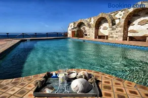 Luxurious Villa by the sea - Image 5