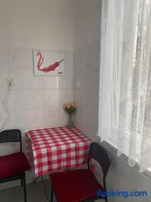 Przytulne mieszkanie na spokojny nocleg w pobliżu metra Kondratowicza, 22 minuty metrem do Stadionu Narodowego, samodzielne zameldowanie ,wystawiamy faktury dla firmy KSeF - Image 1