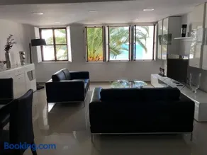 V&C Luxury Sea House - Image 3