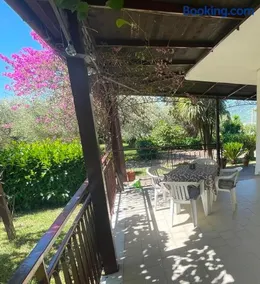 Villa Filomena-grande giardino con forno e barbecue- 6 posti letto-ideale per famiglie e feste private - Image 1