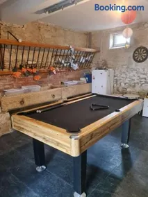 apartment with large garden - Image 4