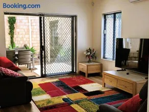Rockingham Beach Townhouse - Image 2