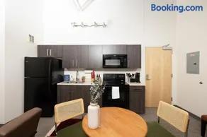 Cream City Industrial Loft Near Fiserv with Parking - Suite 4 - Sleeps 8 - Image 2