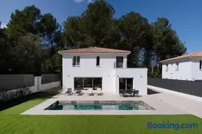Modern villa with pool for 8 people - Image 1