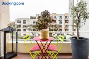 GuestReady - Modern Comfort in Vincennes - Image 5