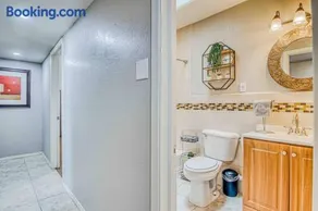 My Cozy Duplex A in the Heart of West Side - Image 2