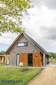 Luxe villa aan golfbaan en bosrand in Appelscha - Image 1