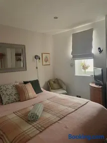 Cottage Guest House Nr Cheltenham on Cotswold Edge - Image 2
