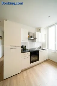 Caen centre historique - appartement rénové & déco soignée - Image 3