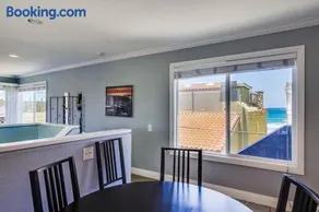 Mission Beach Townhome Getaway - Image 4