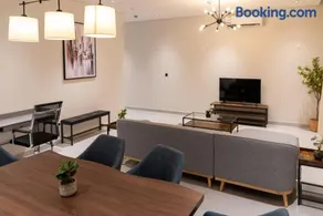 Elegant 3BR Apartment near Boulevard NZL108 - Image 4