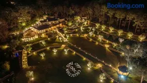 Domaine du Manouiyé by Time Off Collection - Image 1