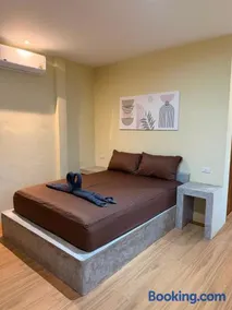 The 10 Club Hostel & Tiny Villas - Image 3
