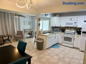 Cozy 1BR Just 2 Miles from LEGOLAND - Image 4