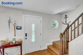 Gateway to the Hamptons in Mastic Beach - Image 4