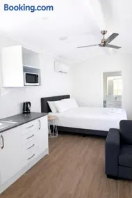 Batemans Bay Holiday Park & Hostel - Image 3