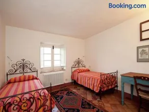 Luxurious Apartment in Rocca Grimalda with Garden - Image 2