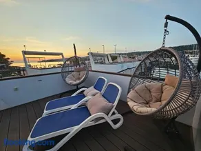 Sea Diva - luxury boathouse - Image 3