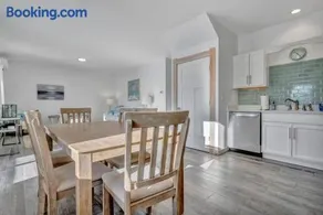 Ocean Breeze Haven - Short walk from Crescent Beac - Image 4