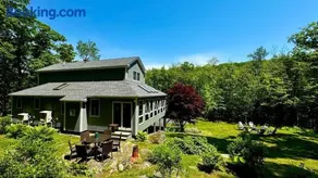 Hillhouse, tastefully decorated Maine home - Image 3