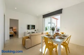 Villa Las Palmeras Valdevaqueros Suites, Pool & Sea Views - Image 3