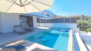 Villa Passion 4 bedroom & private pool in town - Image 2