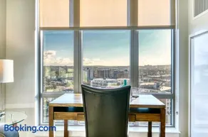 Gorgeous Apt Near Restaurants - Image 4