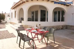 Beach villa in Denia - Image 2