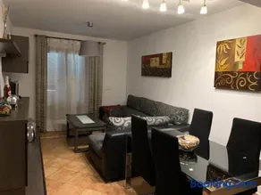Apartamento con jardín privado y acceso a piscina - Image 4