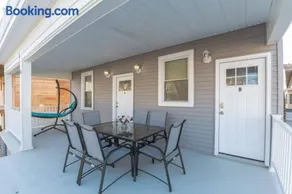 Beach 2 blocks Parking Patio - Image 2