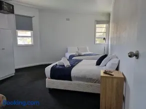 Parkes Hotel - Image 2