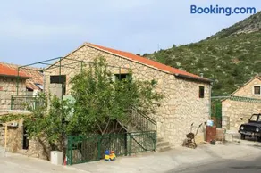 Apartments with parking space Ivan Dolac, Hvar - 10434 - Image 2