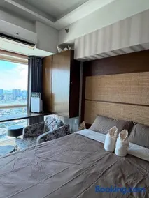 Cozy Studio Overlooking the City - Image 1