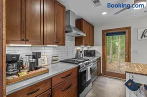 Jackson’s Urban Cabin Escape - Image 4