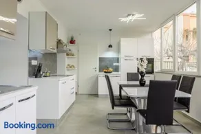 House Niko - Image 2