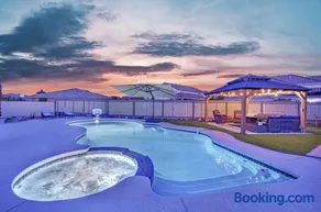 The Gold Standard | Heated Pool, Spa & Games - Image 1